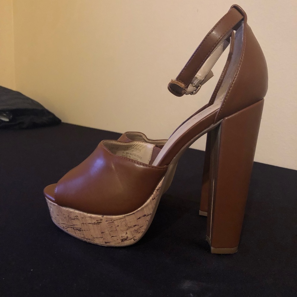 Nicole Miller cork Platform  Heels